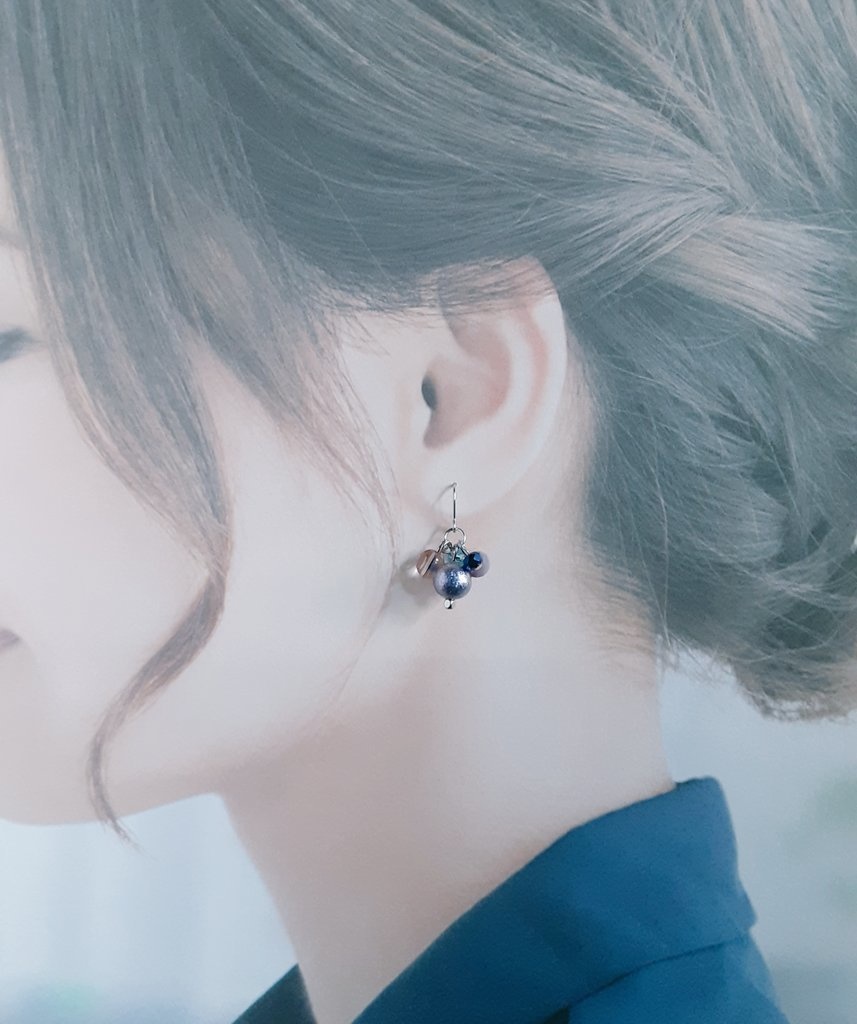 送料無料*シャイニーパールとガラスビーズのプチジャラジャラピアス/イヤリング(ブルーパープル)