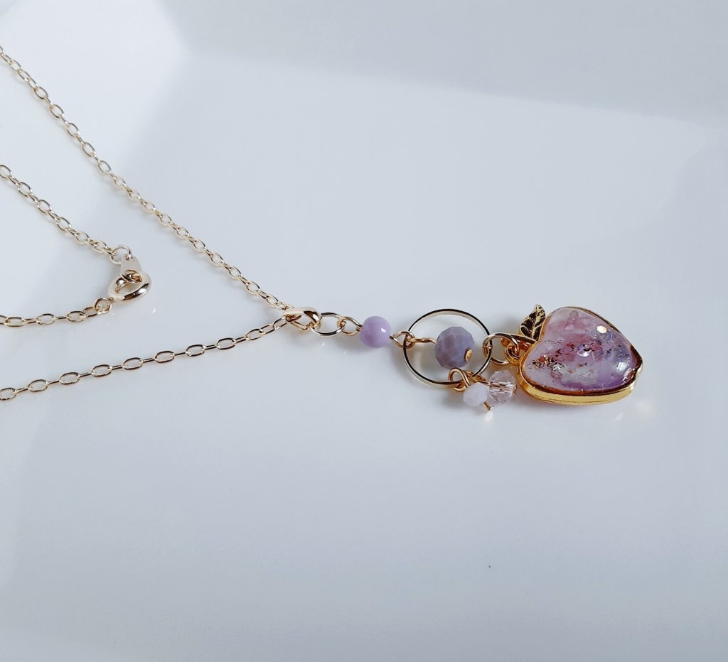 送料無料*世界でひとつだけ☆裏表で色がちょっと違うファンシーリンゴのネックレス