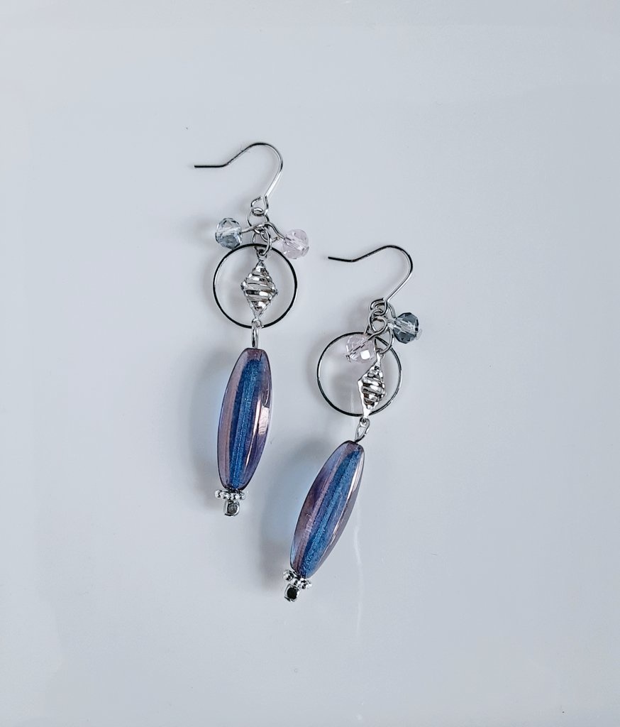 *アメジストカラーのチェコビーズが揺れるお洒落ピアス/イヤリング