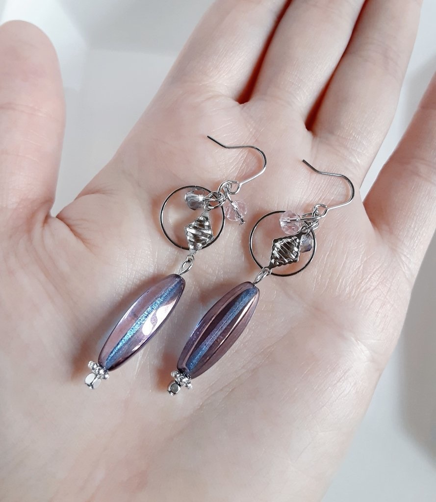 *アメジストカラーのチェコビーズが揺れるお洒落ピアス/イヤリング