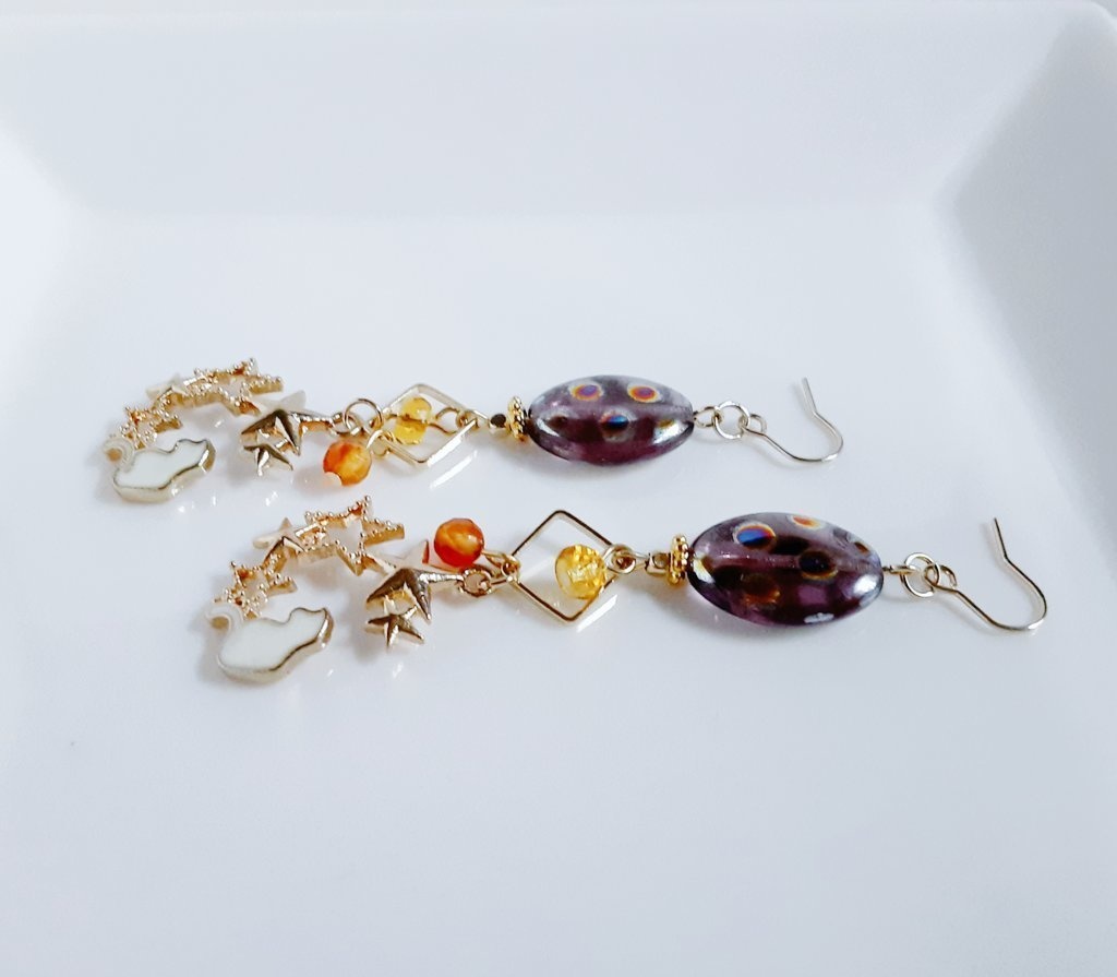 1ペアのみ☆ネコとお星様が揺れる☆水玉模様のチェコビーズとスクエアフープのロングピアス/イヤリング(パープル)