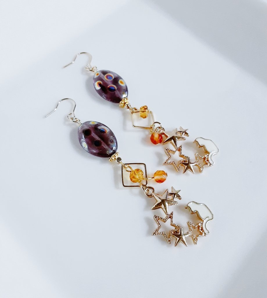 1ペアのみ☆ネコとお星様が揺れる☆水玉模様のチェコビーズとスクエアフープのロングピアス/イヤリング(パープル)