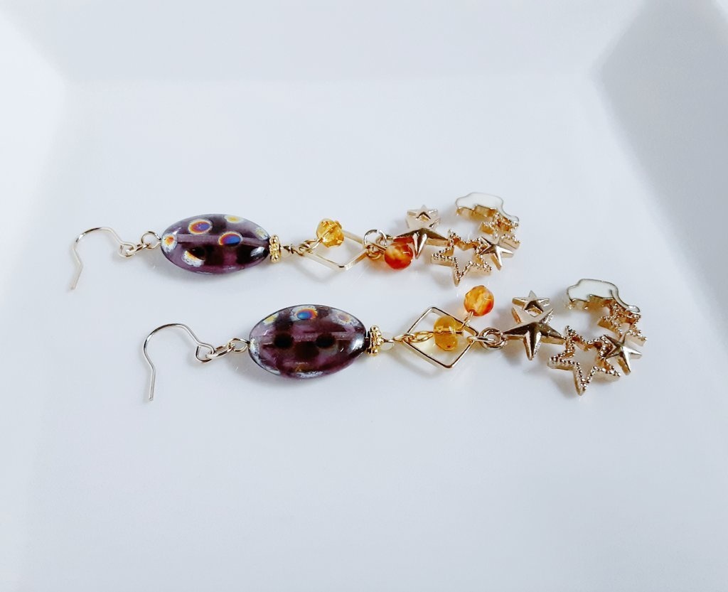 1ペアのみ☆ネコとお星様が揺れる☆水玉模様のチェコビーズとスクエアフープのロングピアス/イヤリング(パープル)