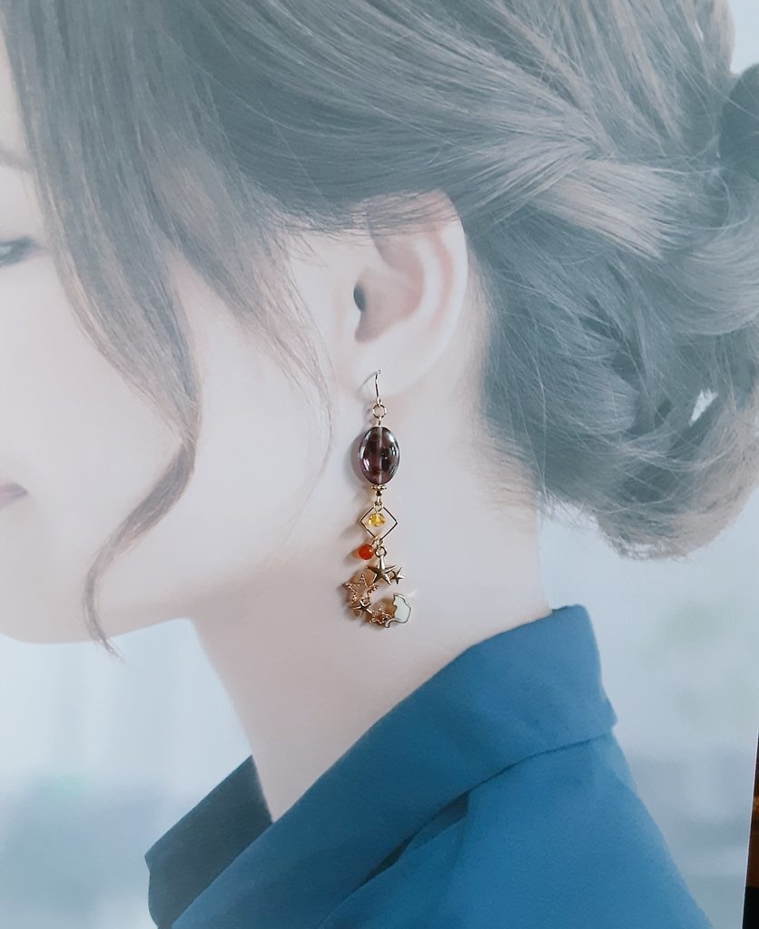 1ペアのみ☆ネコとお星様が揺れる☆水玉模様のチェコビーズとスクエアフープのロングピアス/イヤリング(パープル)