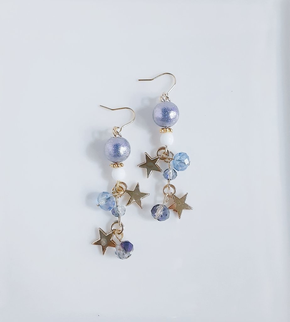 再再販☆お星様が揺れる☆シャイニーパールとガラスビーズのジャラジャラピアス/イヤリング(青紫)