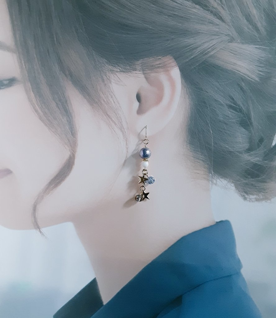 再再販☆お星様が揺れる☆シャイニーパールとガラスビーズのジャラジャラピアス/イヤリング(青紫)