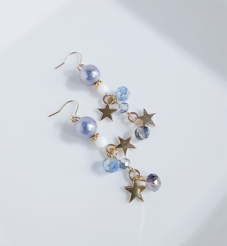 再再販☆お星様が揺れる☆シャイニーパールとガラスビーズのジャラジャラピアス/イヤリング(青紫)