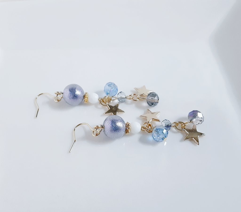 再再販☆お星様が揺れる☆シャイニーパールとガラスビーズのジャラジャラピアス/イヤリング(青紫)