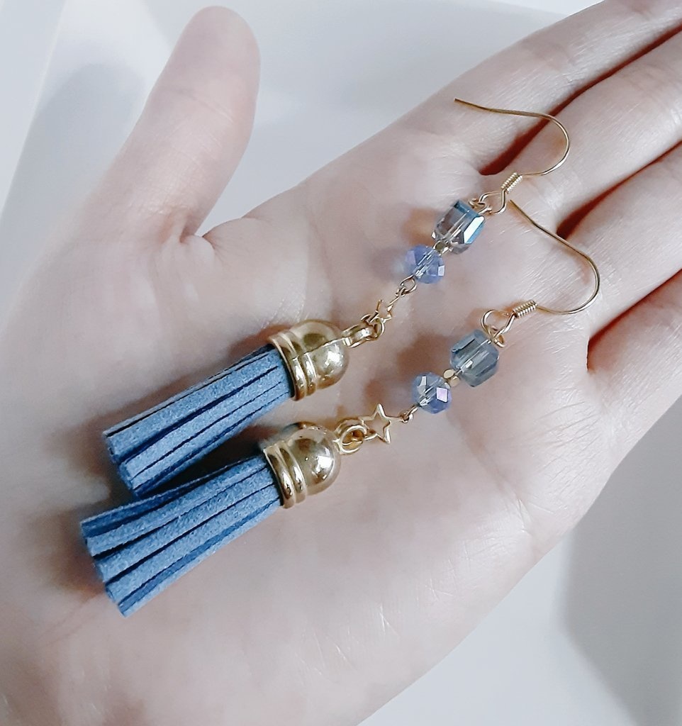 タッセルとお星様のブルー色ロングピアス/イヤリング