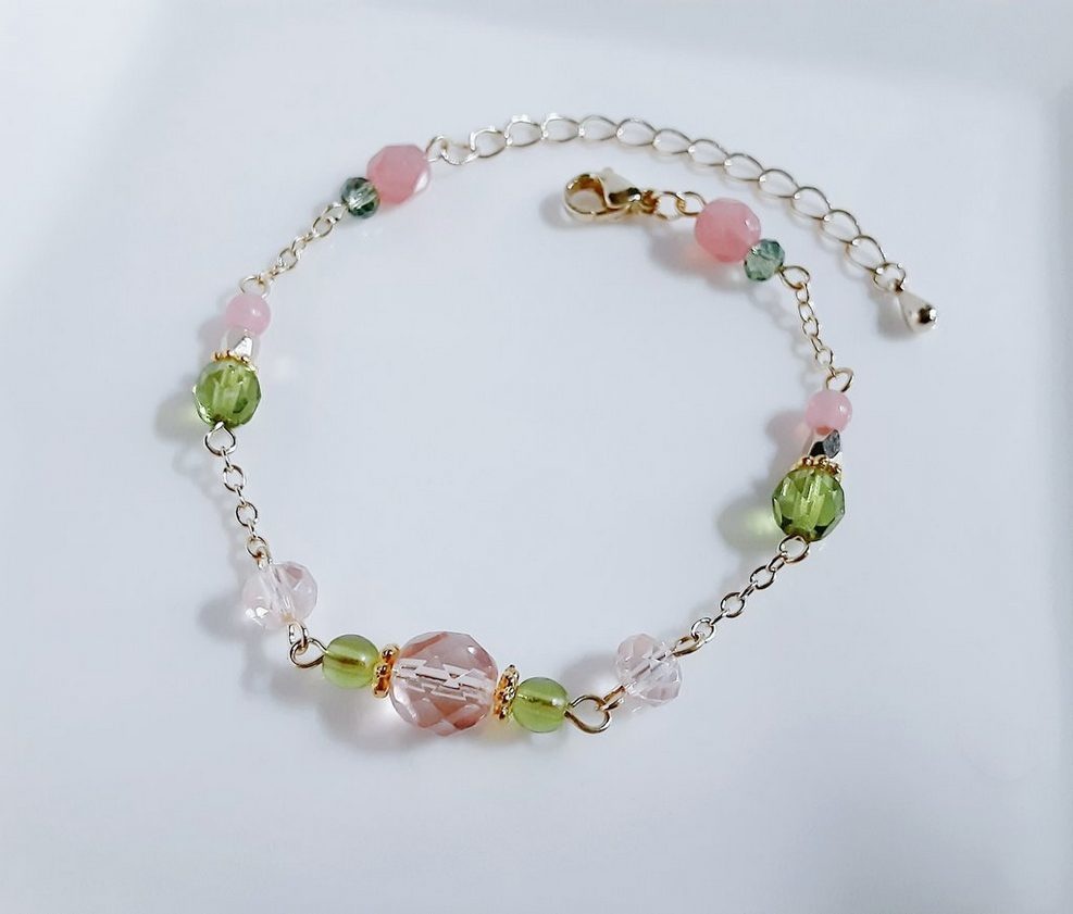 チェコビーズとガラスビーズのピーチオリーブカラーのブレスレット