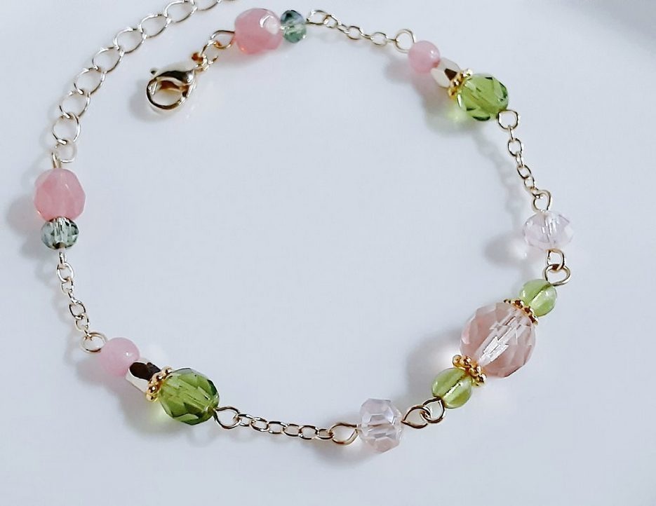 チェコビーズとガラスビーズのピーチオリーブカラーのブレスレット