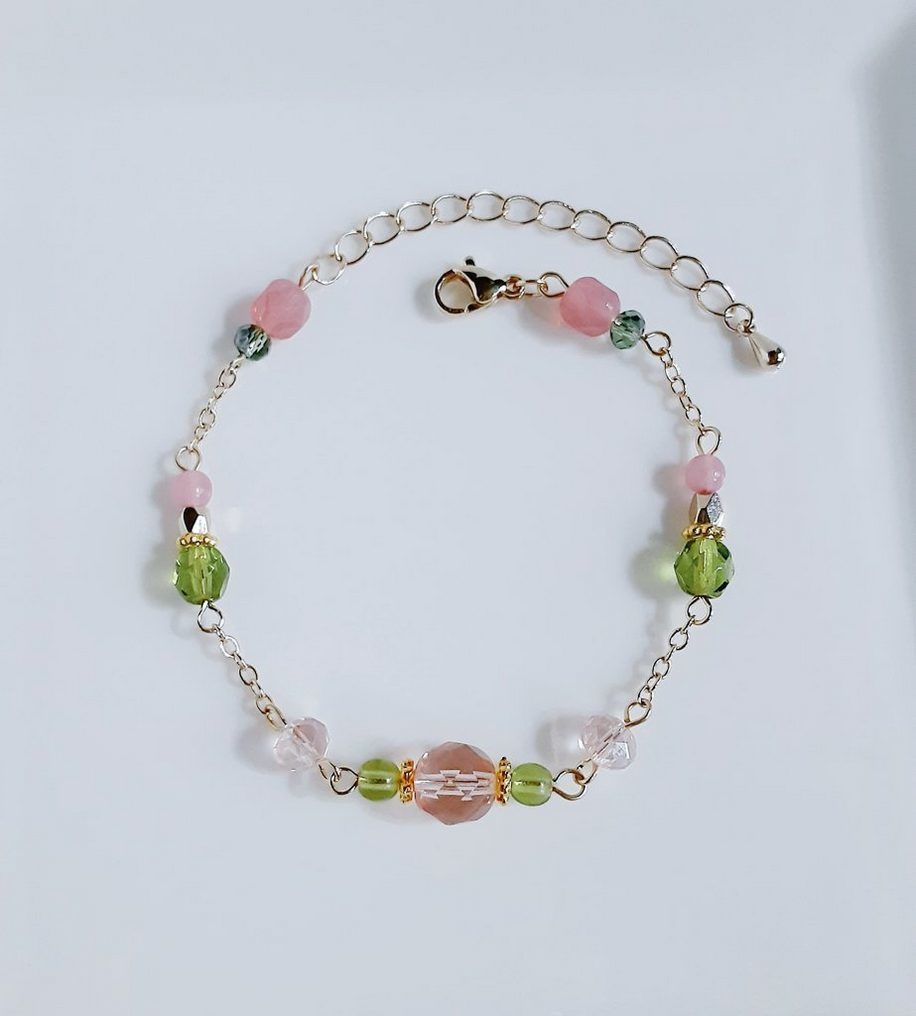 チェコビーズとガラスビーズのピーチオリーブカラーのブレスレット