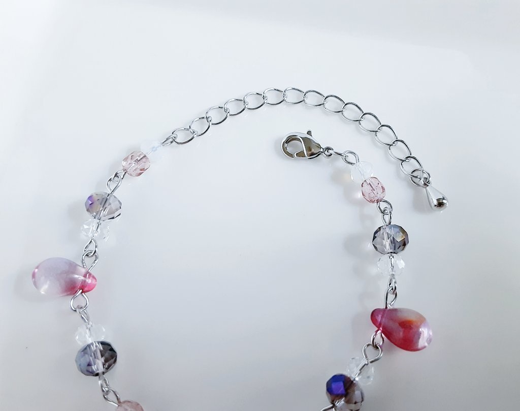 しずくとガラスビーズのサイケピンクパープルカラーのブレスレット