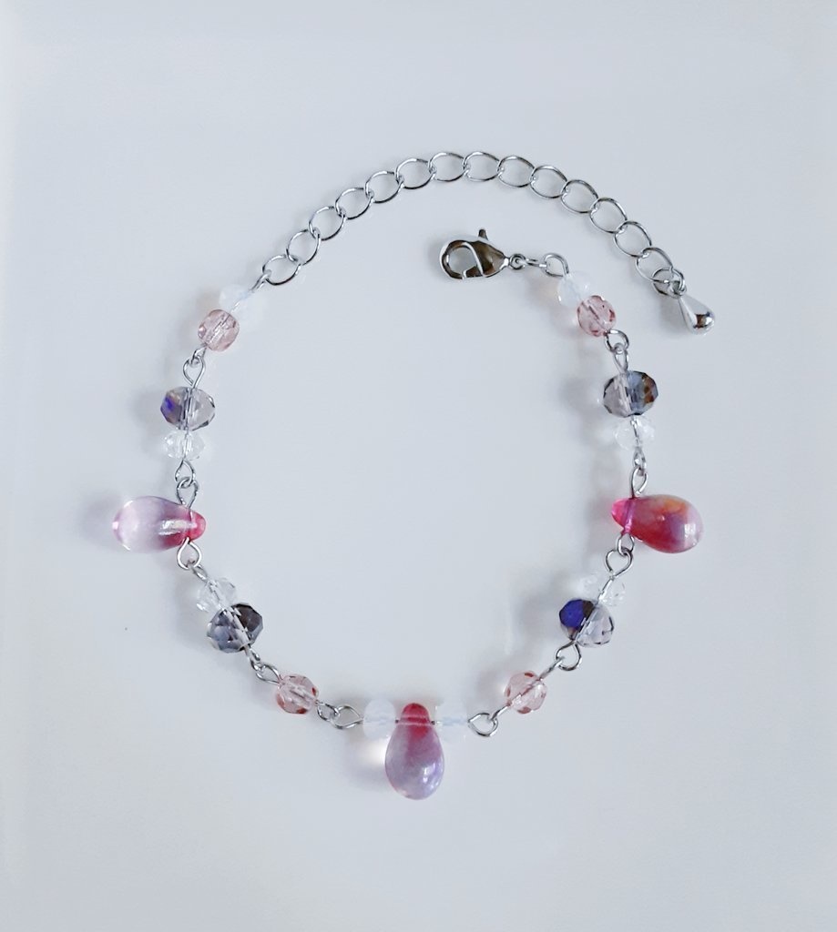 しずくとガラスビーズのサイケピンクパープルカラーのブレスレット