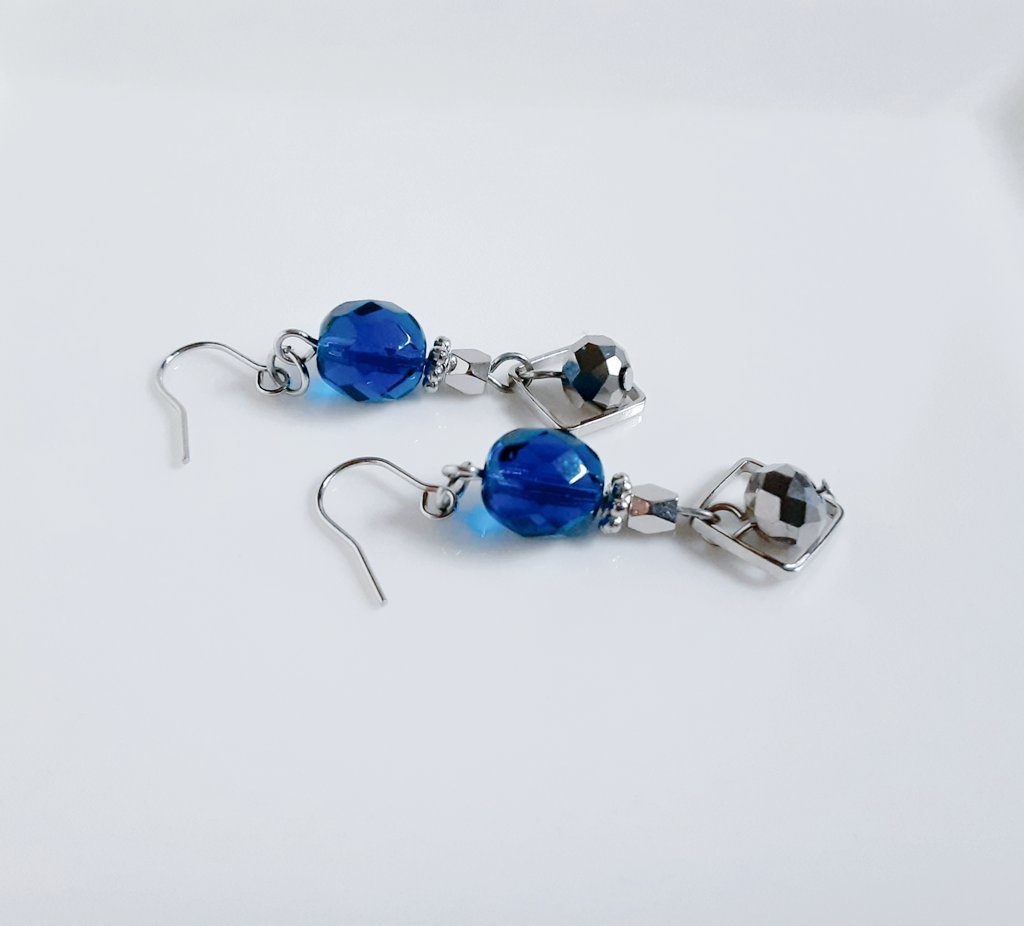 再再販☆スクエアとシルバーブルーカラーのピアス/イヤリング