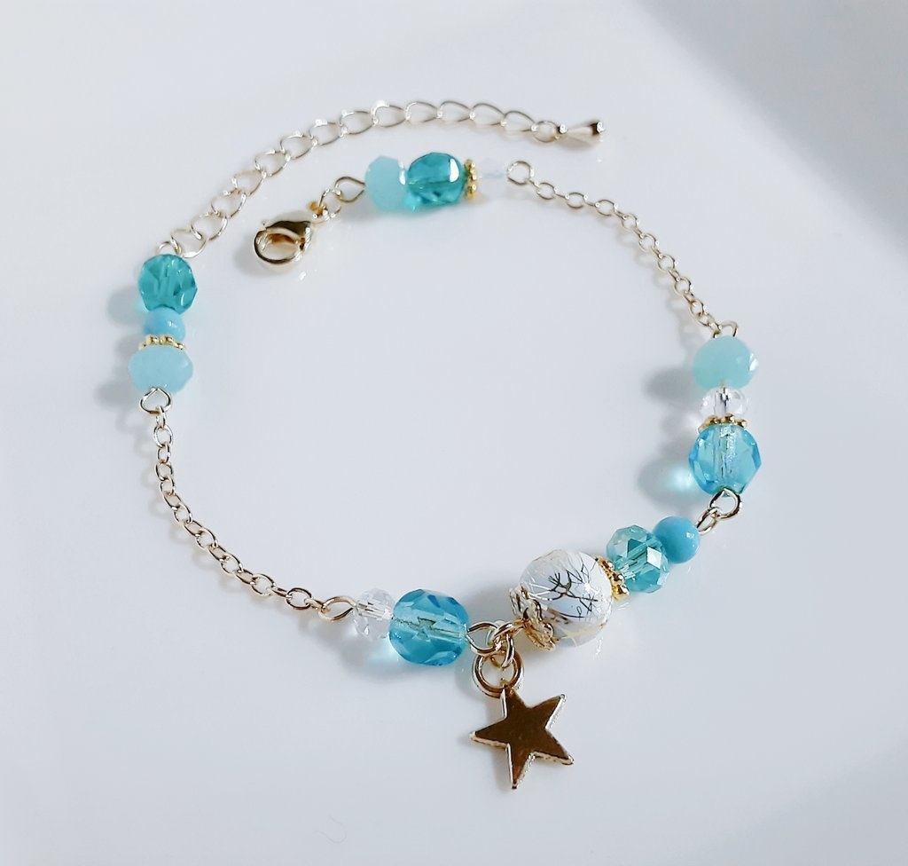 再販☆唐草ビーズとガラスビーズの涼しげスカイブルーカラーのブレスレット