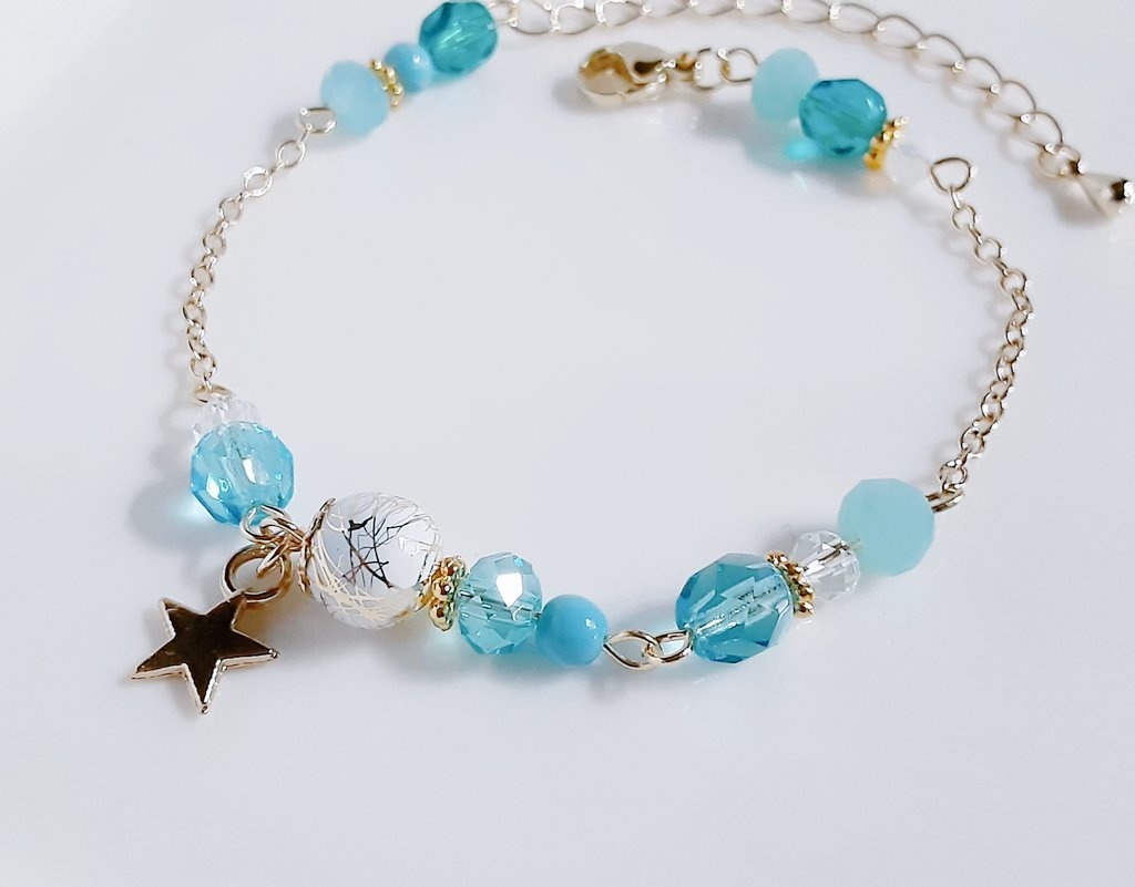 再販☆唐草ビーズとガラスビーズの涼しげスカイブルーカラーのブレスレット