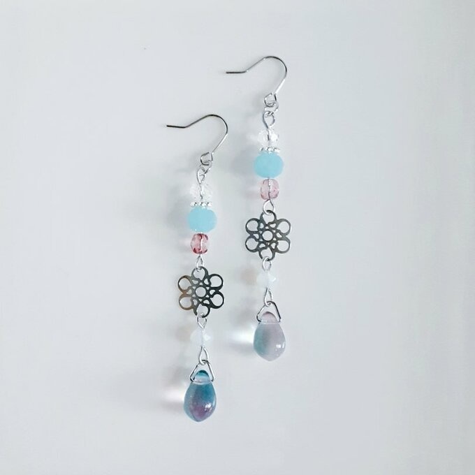 再販☆透かしとガラスビーズのブルーピンクカラーのピアス/イヤリング