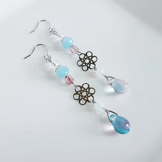 再販☆透かしとガラスビーズのブルーピンクカラーのピアス/イヤリング