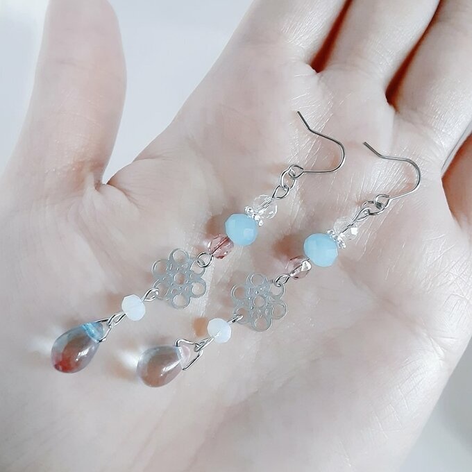 再販☆透かしとガラスビーズのブルーピンクカラーのピアス/イヤリング