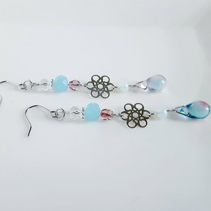 再販☆透かしとガラスビーズのブルーピンクカラーのピアス/イヤリング