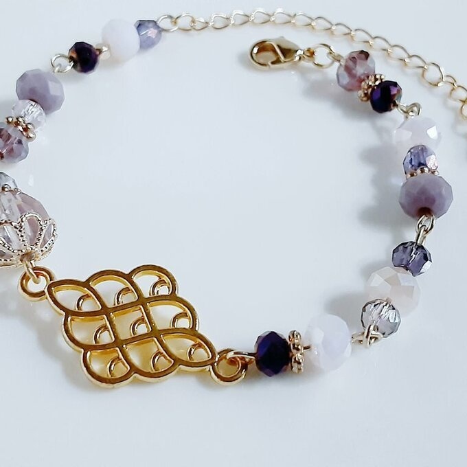 透かしとチェコビーズとガラスビーズのライトアメジスト色のブレスレット