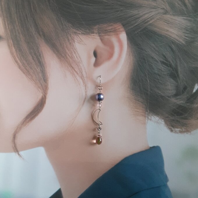 しずくと三日月が揺れる大人可愛いパープルピンクカラーのロングピアス/イヤリング