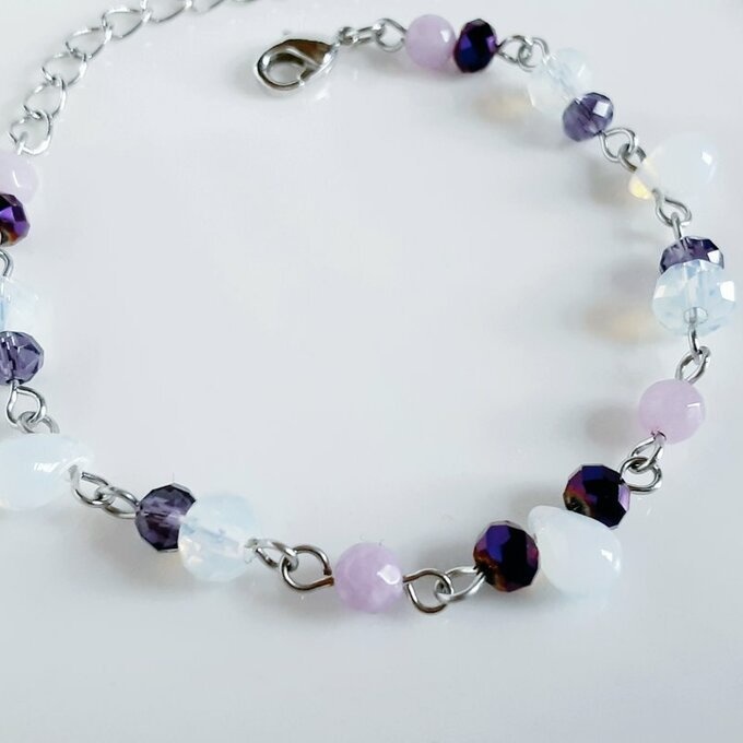 再再販☆しずくとガラスビーズのふじ色ブレスレット