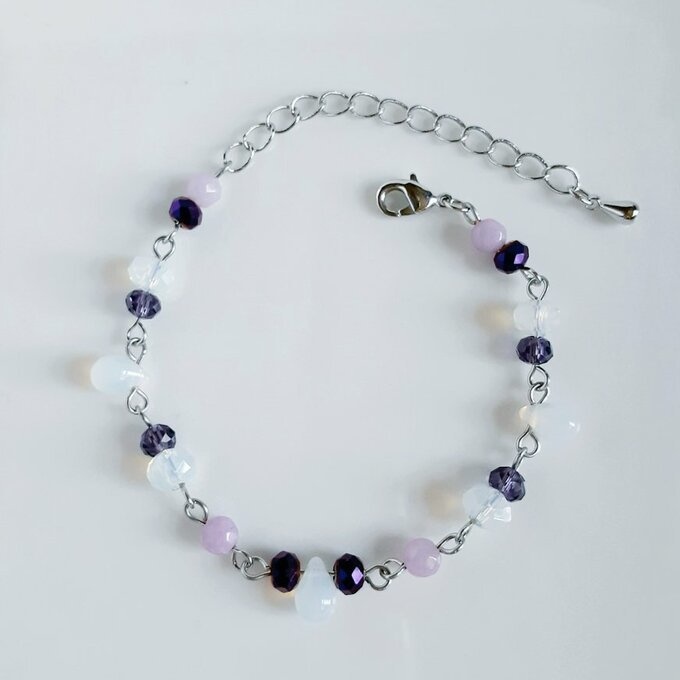 再再販☆しずくとガラスビーズのふじ色ブレスレット