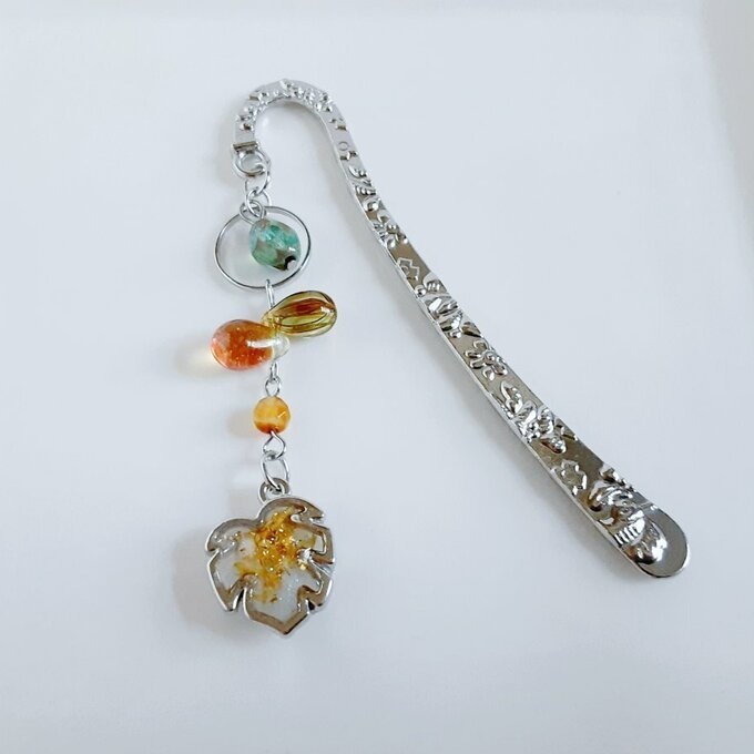 プレゼントにも自分用にもぴったり☆自然を感じるモンステラの葉っぱのブックマーク/しおり(文庫本用)