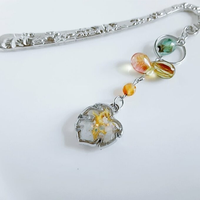 プレゼントにも自分用にもぴったり☆自然を感じるモンステラの葉っぱのブックマーク/しおり(文庫本用)