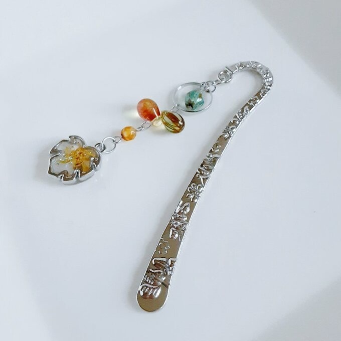 プレゼントにも自分用にもぴったり☆自然を感じるモンステラの葉っぱのブックマーク/しおり(文庫本用)