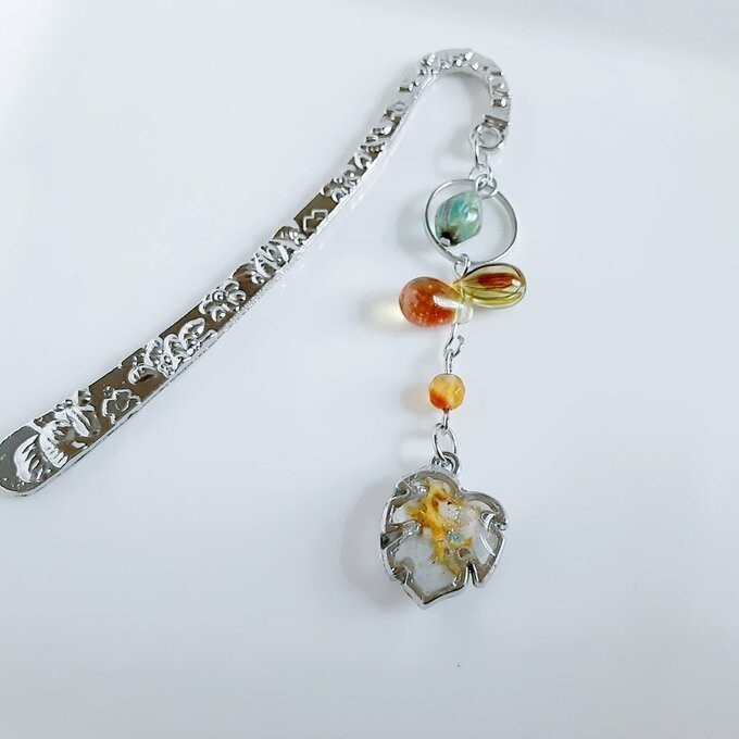 プレゼントにも自分用にもぴったり☆自然を感じるモンステラの葉っぱのブックマーク/しおり(文庫本用)