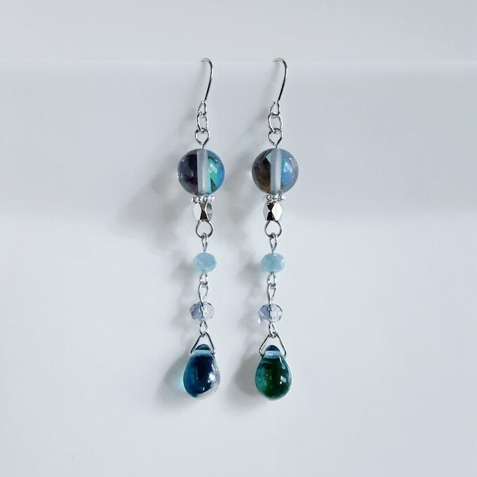 再再販☆幻想ブルーカラーのゆらゆらロングピアス/イヤリング