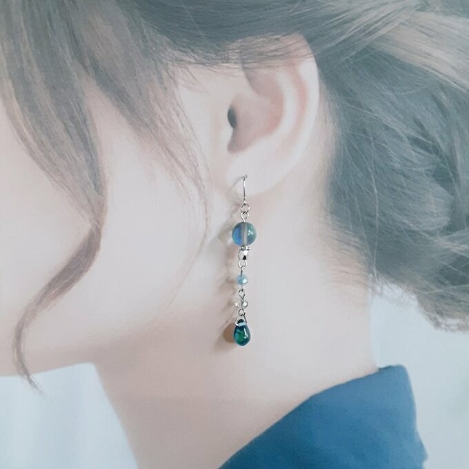 再再販☆幻想ブルーカラーのゆらゆらロングピアス/イヤリング