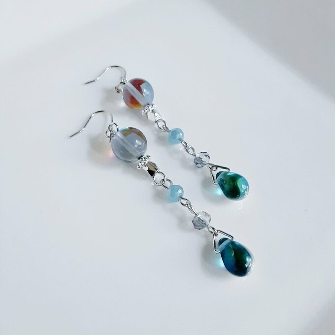 再再販☆幻想ブルーカラーのゆらゆらロングピアス/イヤリング