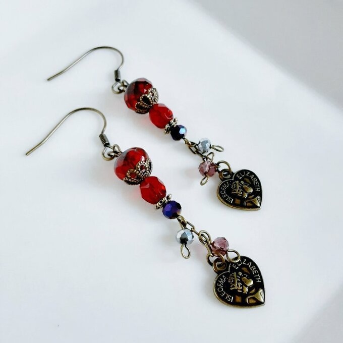 チェコビーズとハートチャームのロマンチックピアス/イヤリング