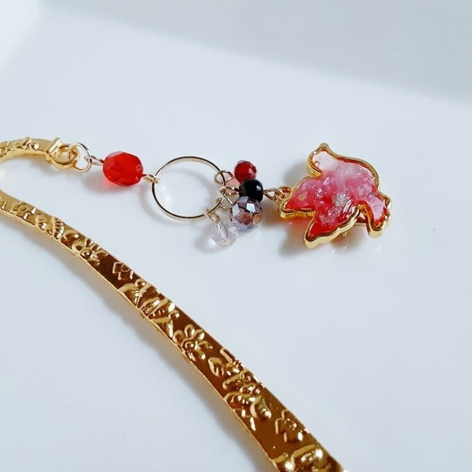 プレゼントにも自分用にもぴったり☆いちごジャムのような幸せのハトさんのブックマーク/しおり(文庫本用)