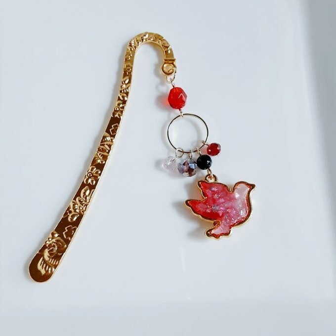 プレゼントにも自分用にもぴったり☆いちごジャムのような幸せのハトさんのブックマーク/しおり(文庫本用)