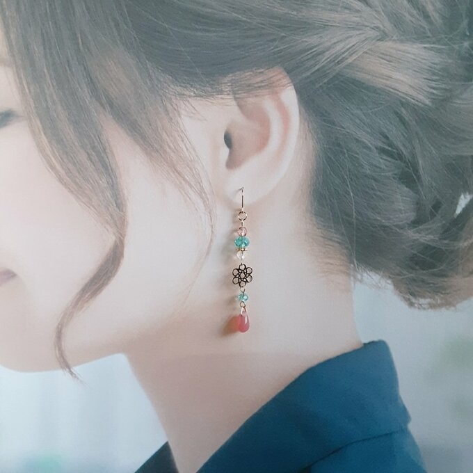 再販③☆透かしとガラスビーズのマーメイドピンクブルーのピアス/イヤリング