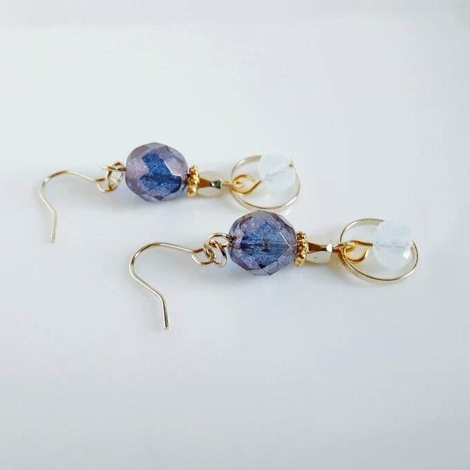 ラウンドとアメジストパープルカラーのピアス/イヤリング