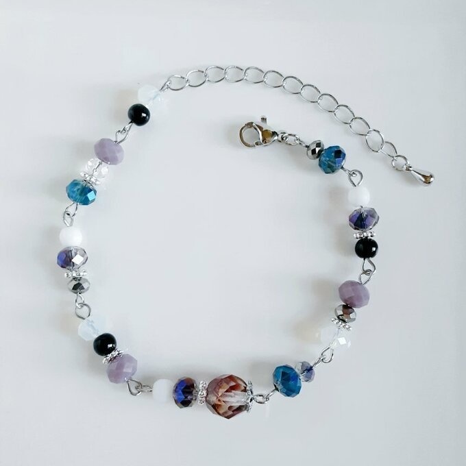 チェコビーズとガラスビーズのライトパープルカラーのブレスレット