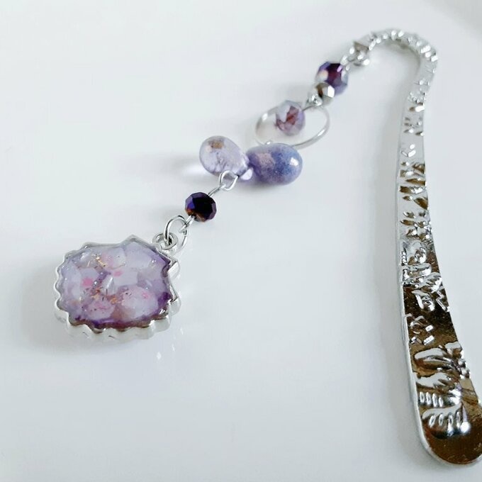 プレゼントにも自分用にもぴったり☆パープル色貝殻のブックマーク/しおり(文庫本用