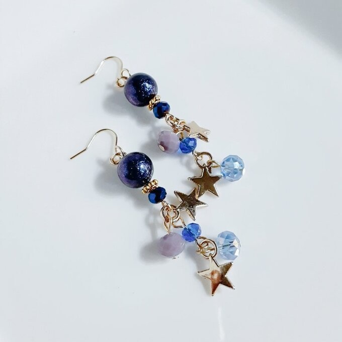 再販③☆お星様が揺れる☆ステラパールとガラスビーズのジャラジャラピアス/イヤリング(夜空)