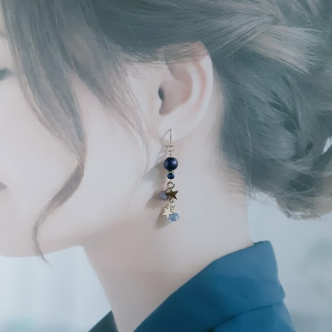 再販③☆お星様が揺れる☆ステラパールとガラスビーズのジャラジャラピアス/イヤリング(夜空)