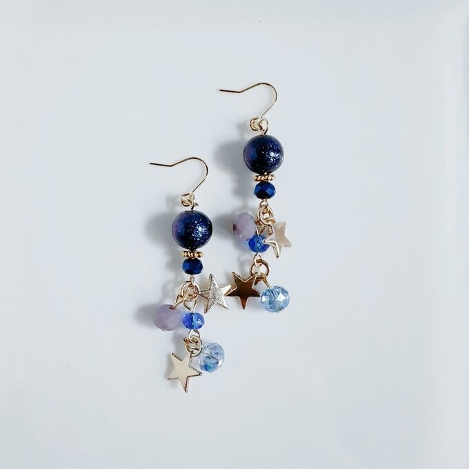 再販③☆お星様が揺れる☆ステラパールとガラスビーズのジャラジャラピアス/イヤリング(夜空)