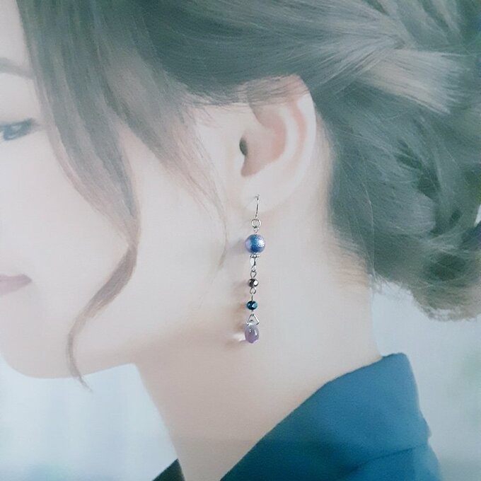 再再販☆ブルーパープル色のゆらゆらロングピアス/イヤリング