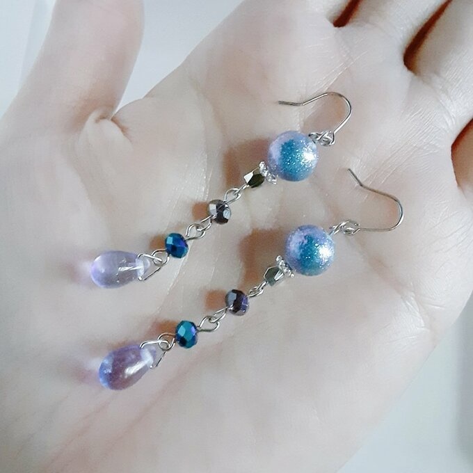 再再販☆ブルーパープル色のゆらゆらロングピアス/イヤリング