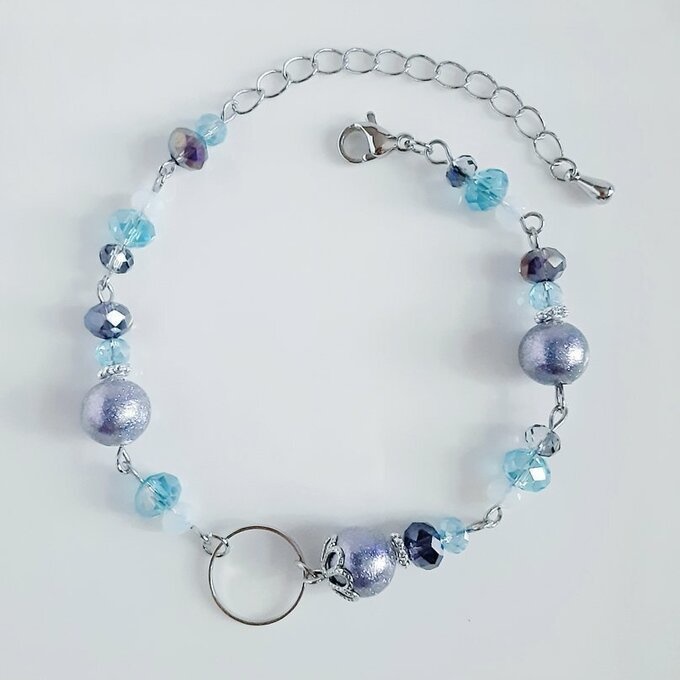 再再販☆ラウンドフープ付き☆シャイニーパールとガラスビーズのバイオレットブルーカラーのブレスレット