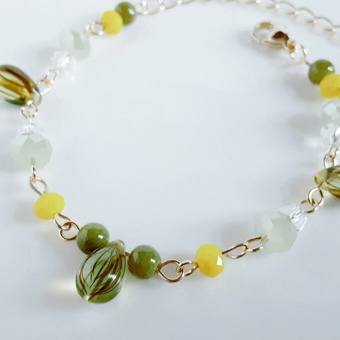 再販☆しずくとガラスビーズの爽やかイエローグリーンカラーのブレスレット